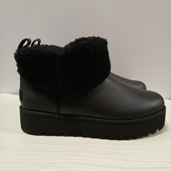 Women’s Ugg mini platform boots brand new size 11 - Picture 3 of 7